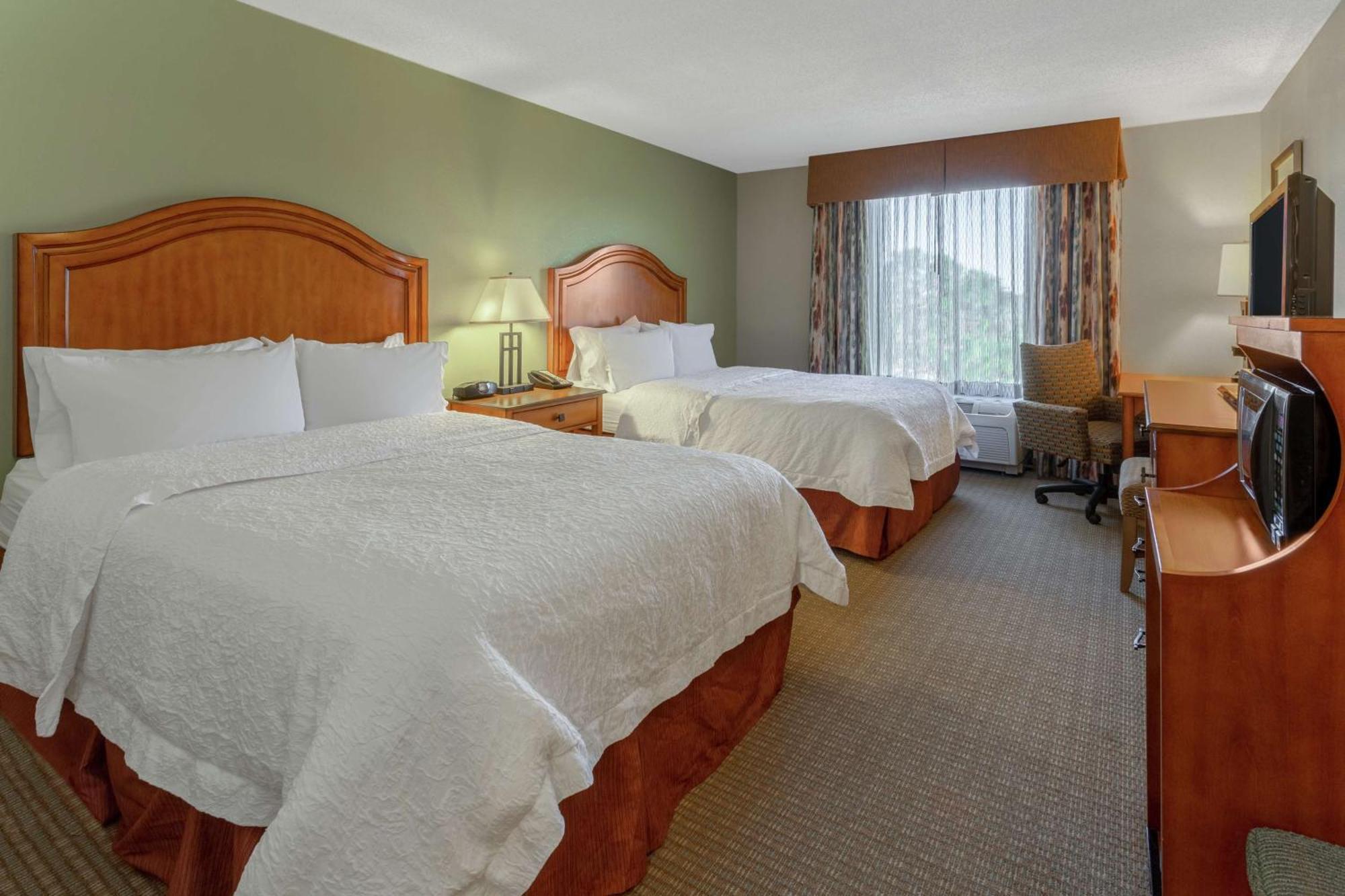Non-Smoking Queen Room with Refrigerator and Microwave